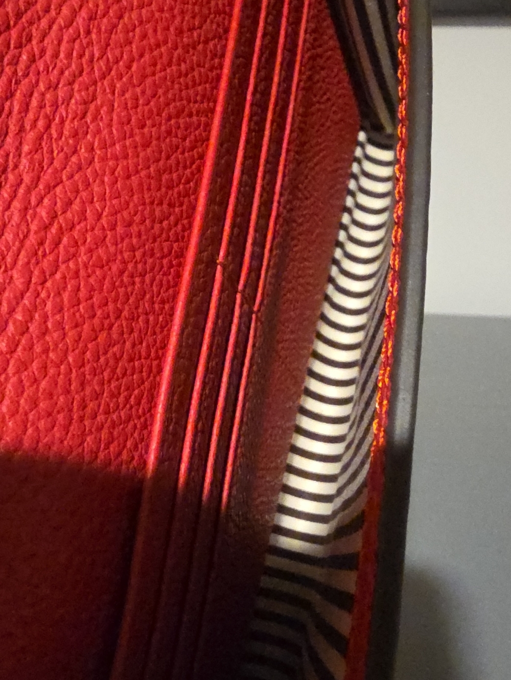 HENRI BENDEL NEW YORK red pebbled leather flap Crossbody bag - Picture 6 of 11